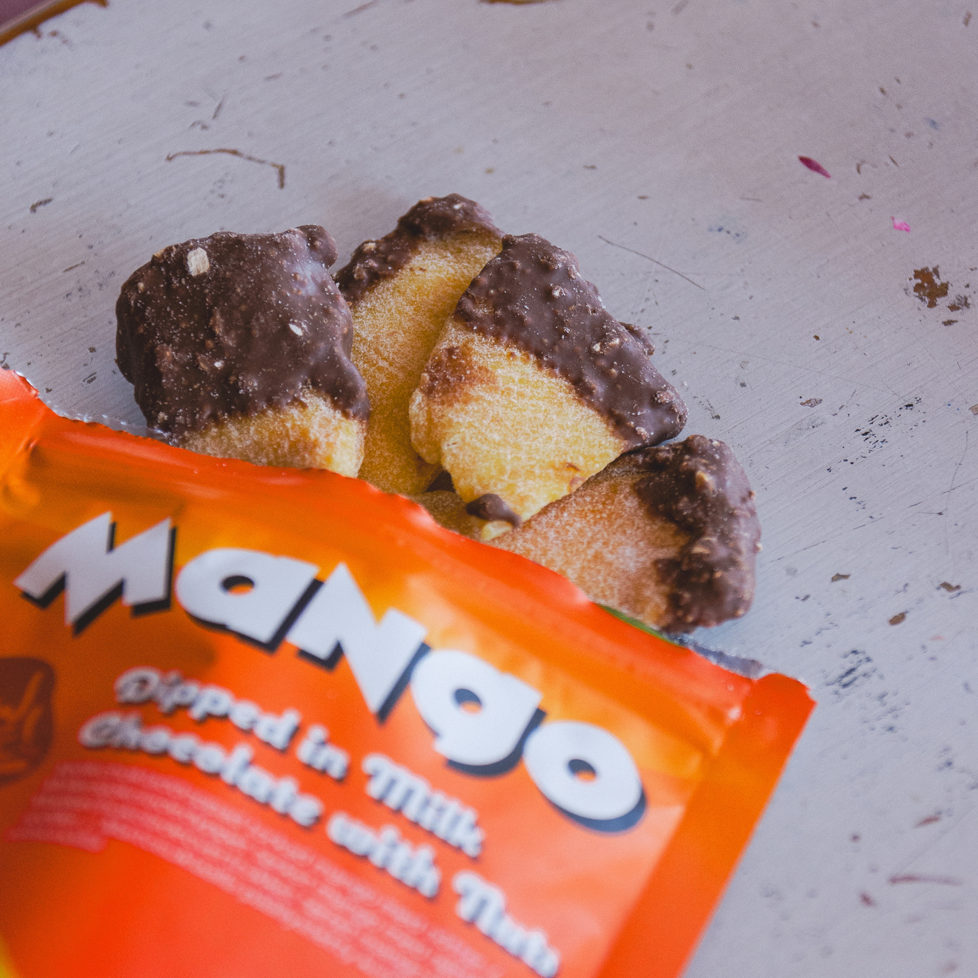 Dried Mango with Milk Chocolate & Nuts 80g / Box 18 pcs